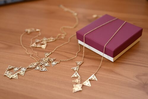 How to photograph a necklace - 1 Picup Media