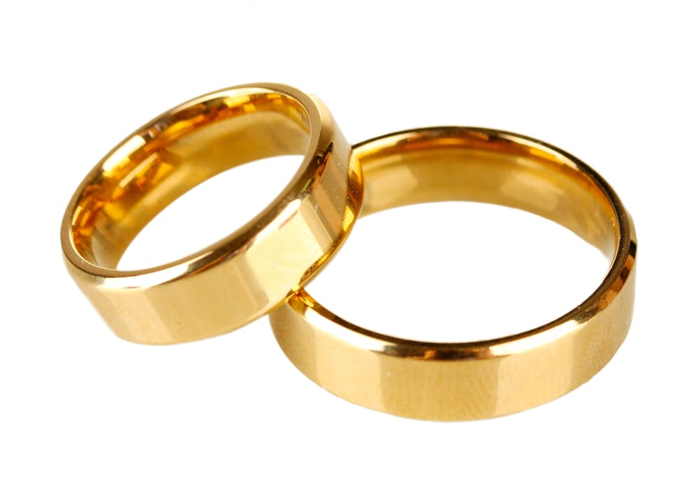your jewelry images have unwanted reflections