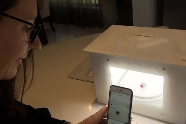sonia giggins with the gemlightbox