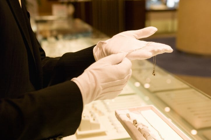 how to enhance the jewelry retail experience