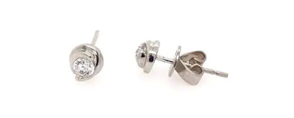 How-to-photograph-earrings-jewelry-photography1.jpg Picup Media