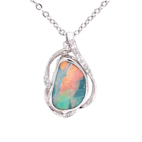 Opal pendant captured using the GemLightbox