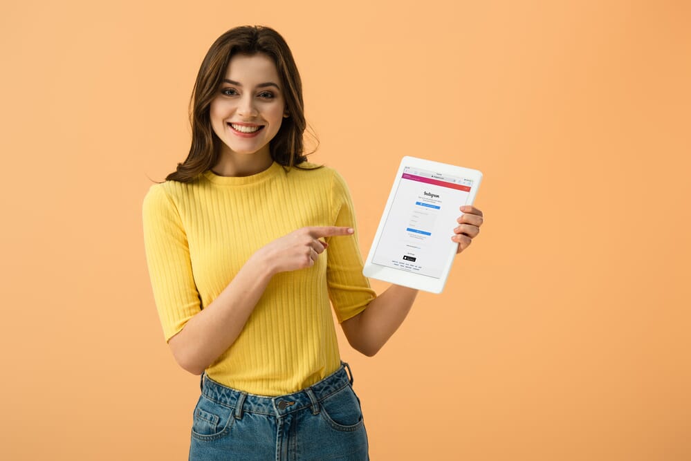 use social media to connect with your customers during coronavirus outbreak