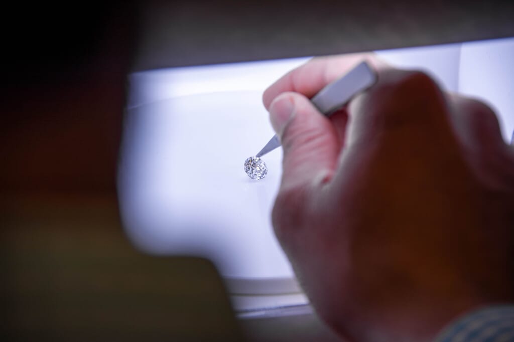 Diamond inside the GemLightbox