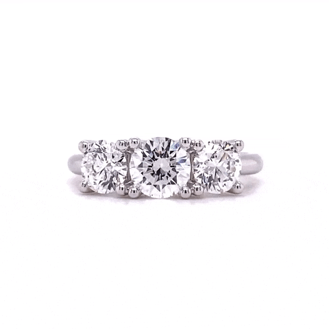Capturing 360 jewelry video on a white background using a smartphone