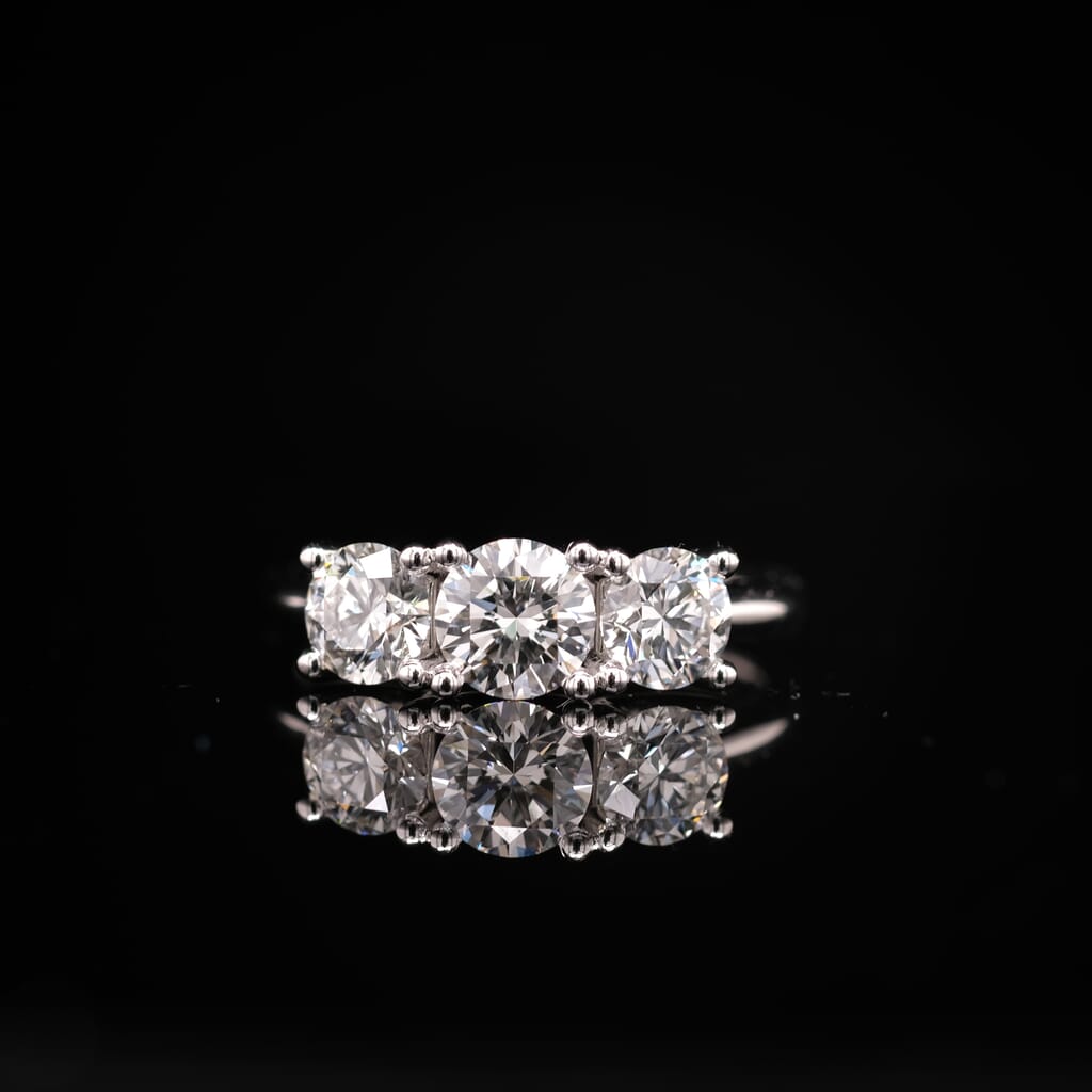 jewelry photography smartphone vs dslr - jewelry image on a black background using DSLR