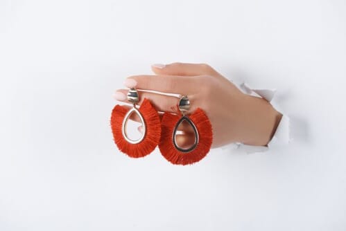 How to photograph long earrings How to photograph long earrings